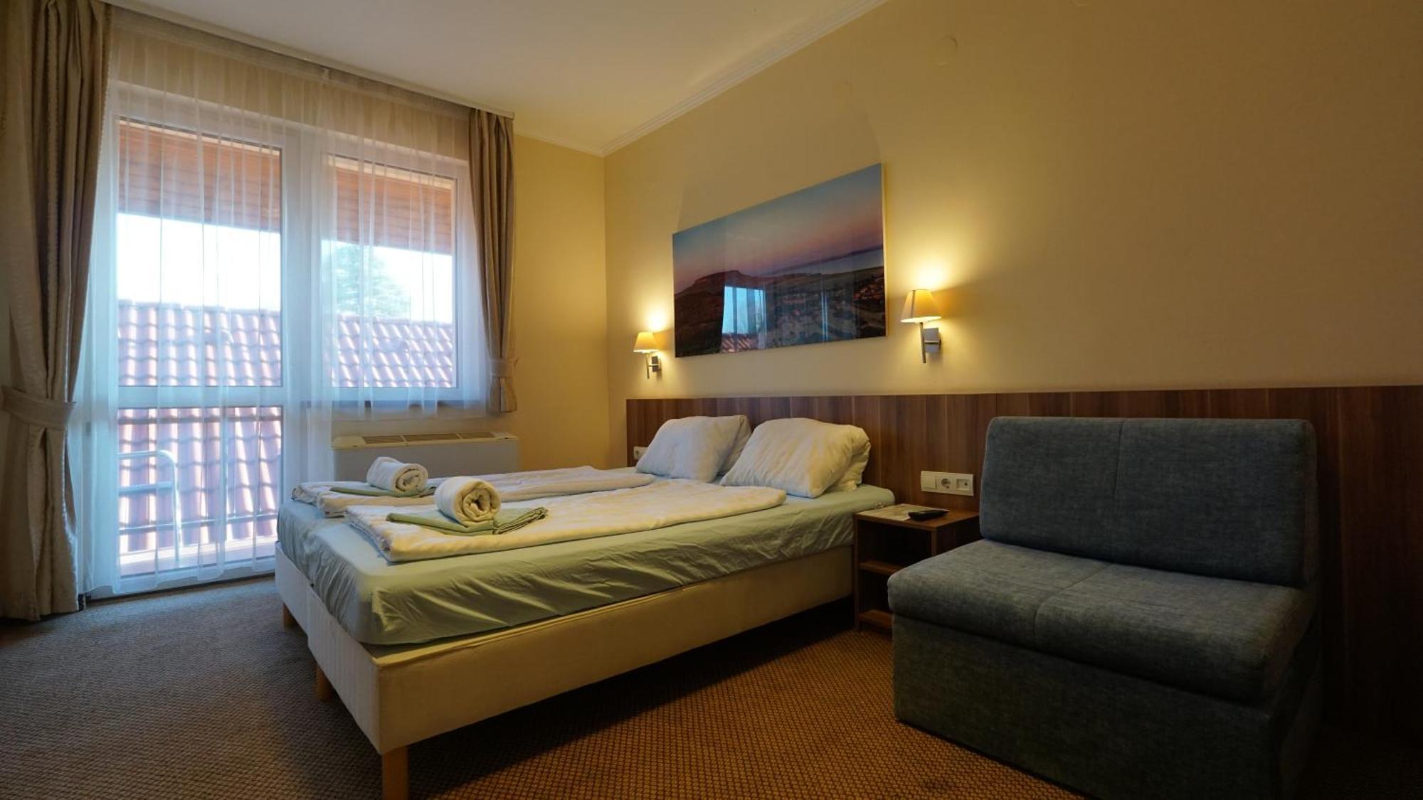 Balaton Colors Beach Hotel Siofok Ngoại thất bức ảnh