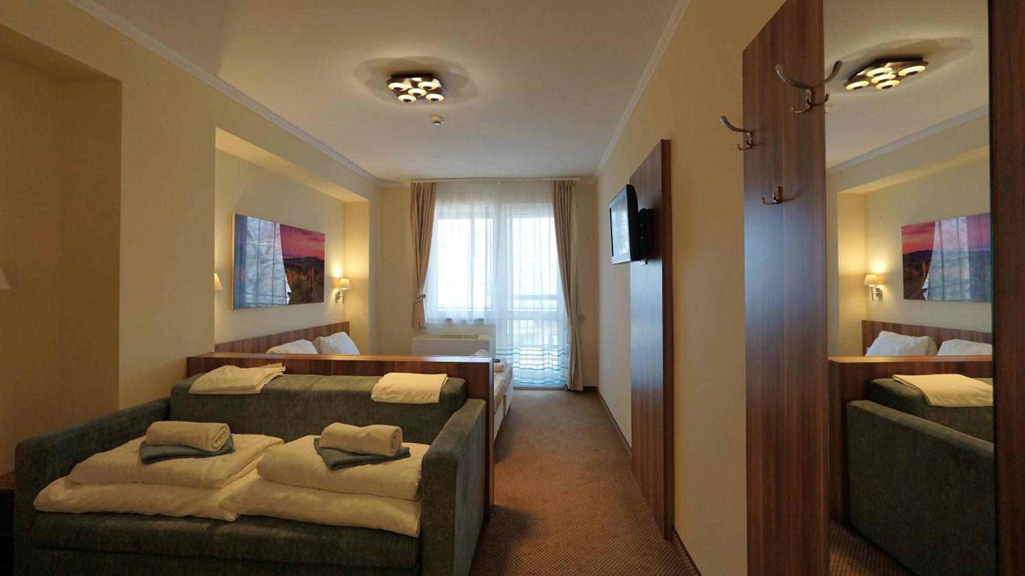 Balaton Colors Beach Hotel Siofok Ngoại thất bức ảnh