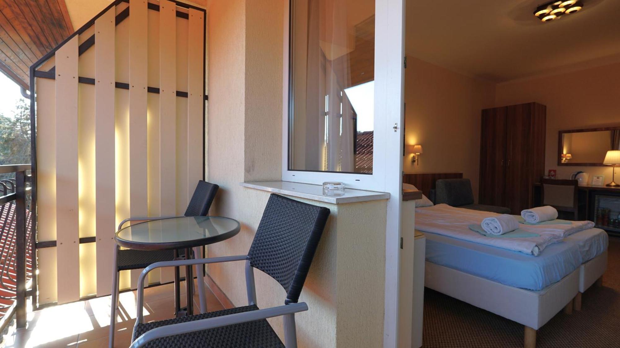 Balaton Colors Beach Hotel Siofok Ngoại thất bức ảnh