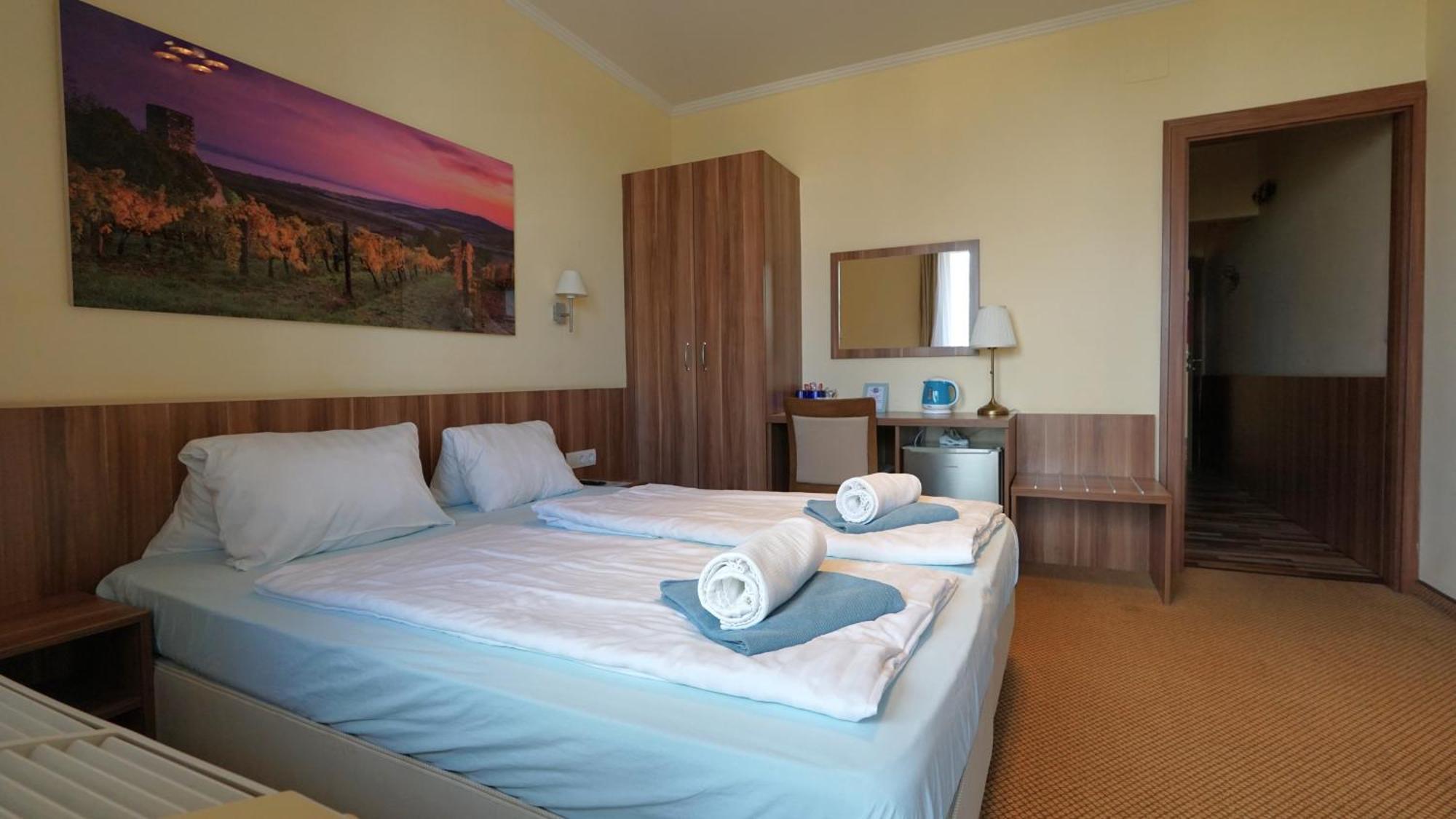 Balaton Colors Beach Hotel Siofok Ngoại thất bức ảnh