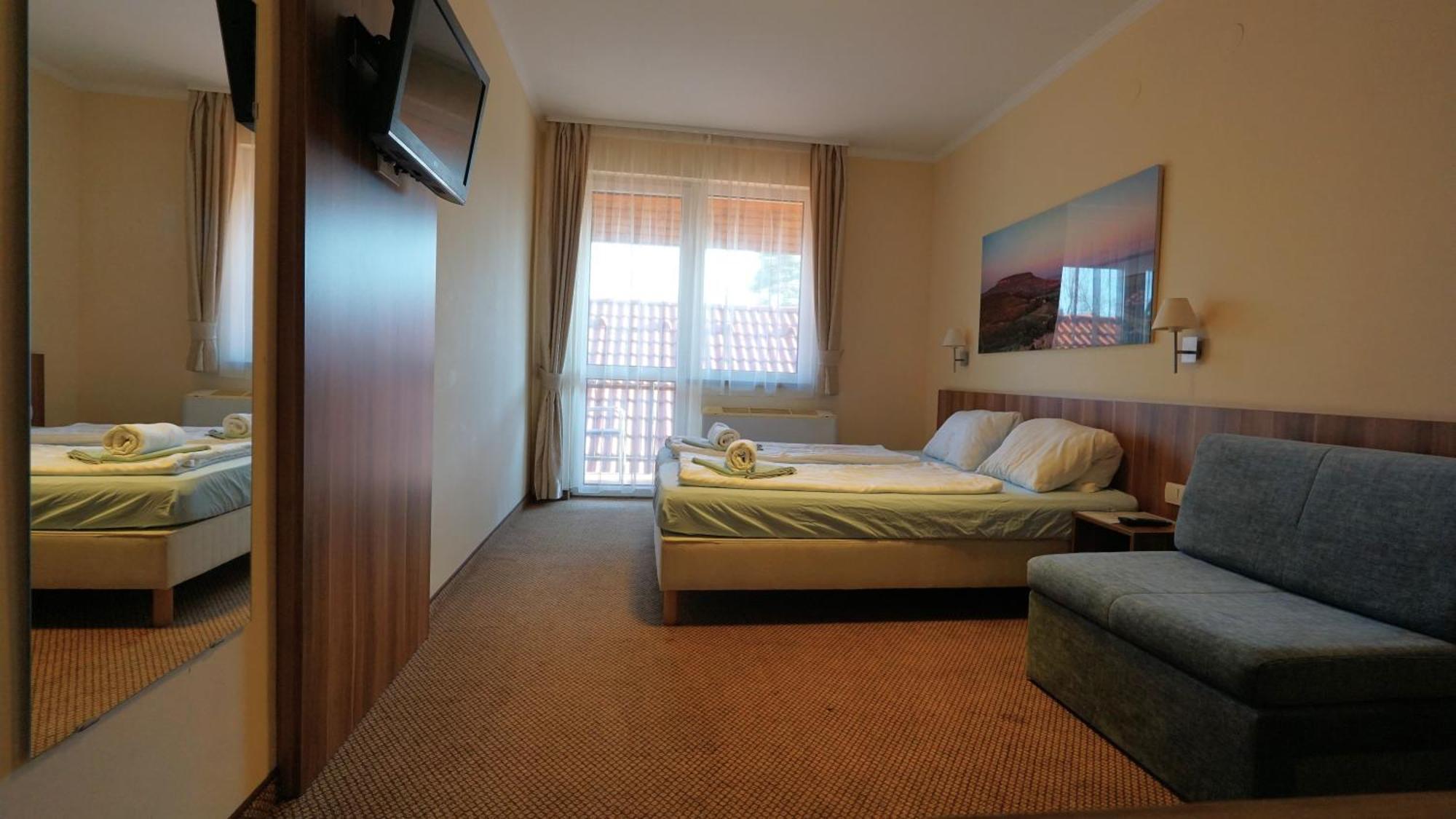 Balaton Colors Beach Hotel Siofok Ngoại thất bức ảnh