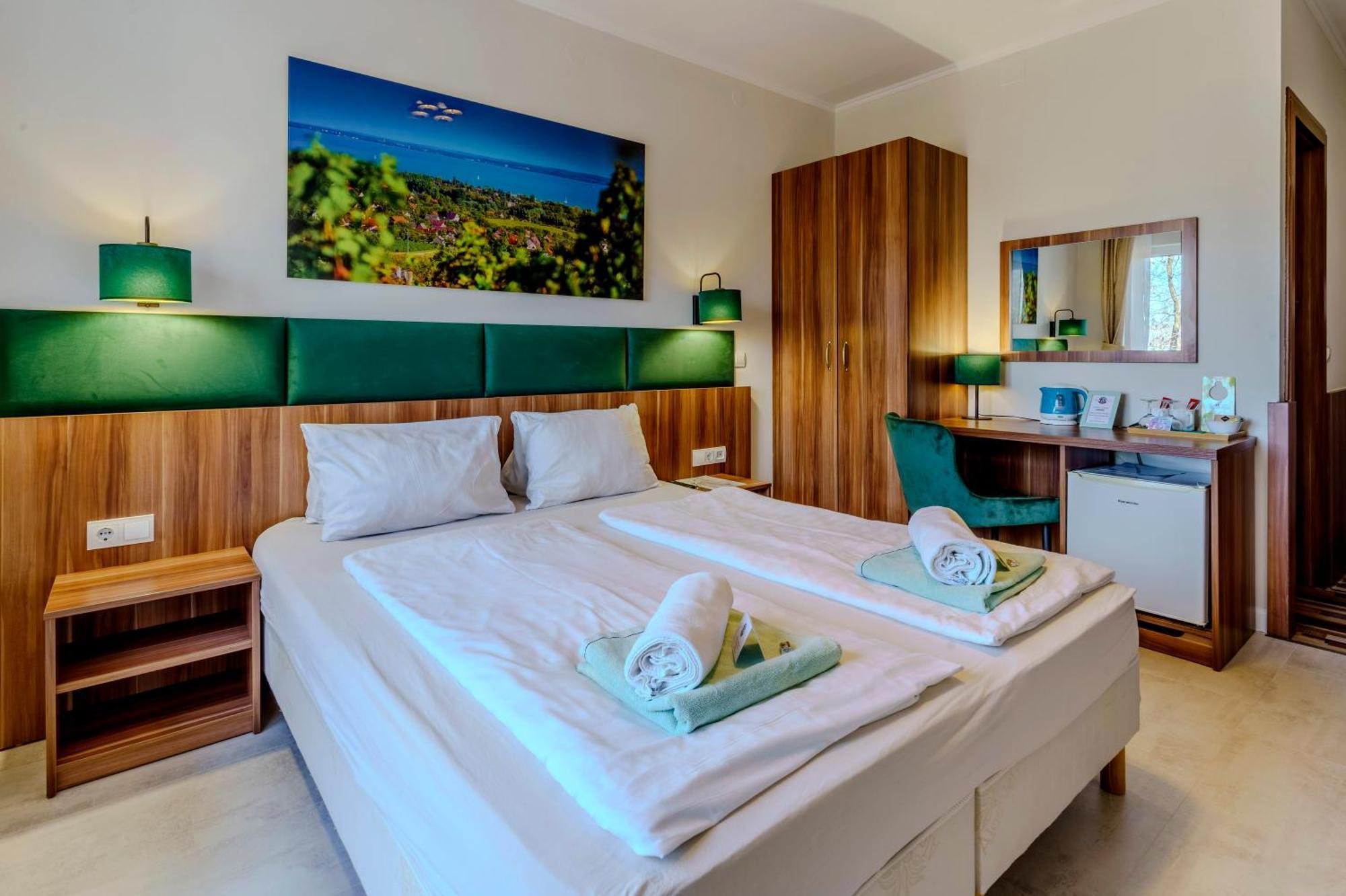 Balaton Colors Beach Hotel Siofok Ngoại thất bức ảnh
