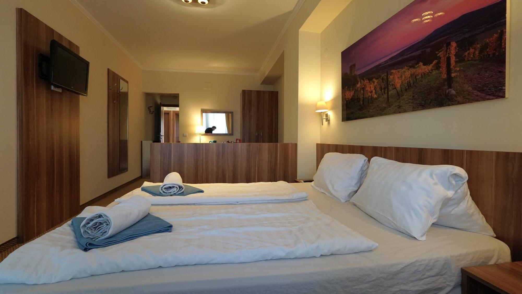 Balaton Colors Beach Hotel Siofok Ngoại thất bức ảnh