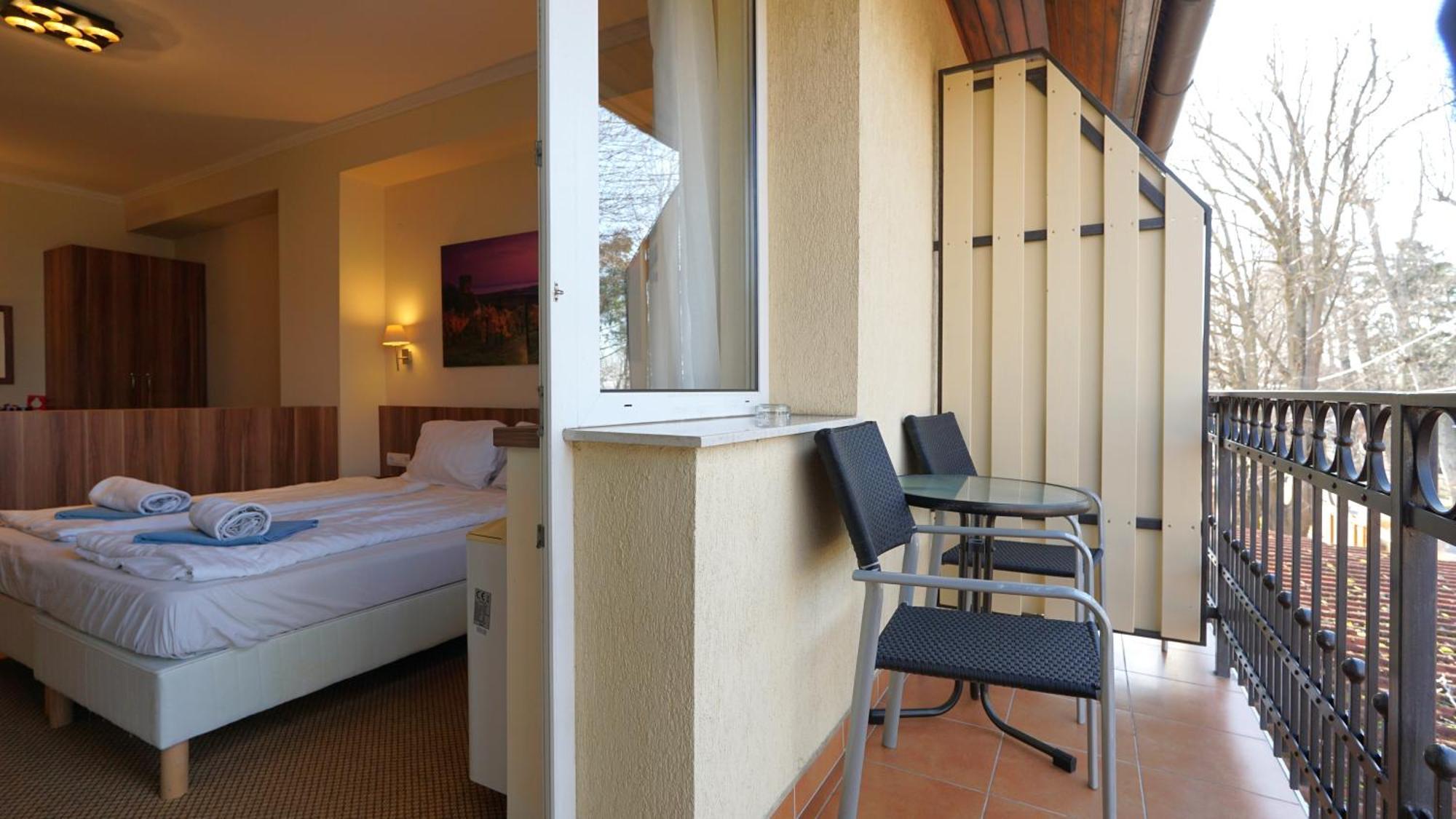Balaton Colors Beach Hotel Siofok Ngoại thất bức ảnh