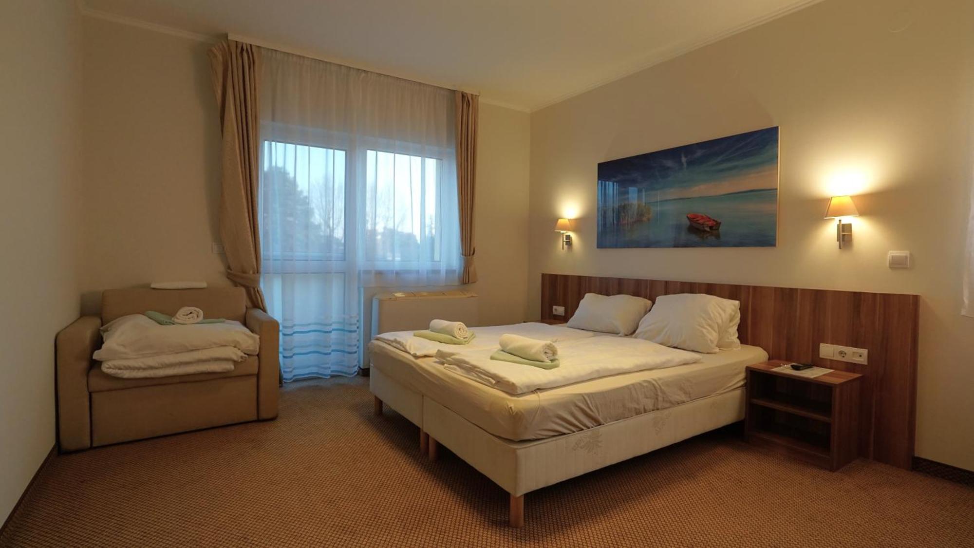 Balaton Colors Beach Hotel Siofok Ngoại thất bức ảnh