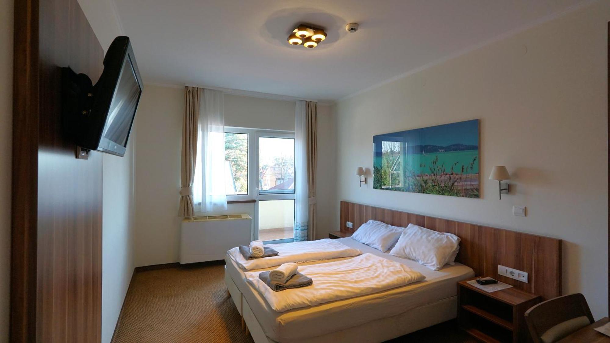 Balaton Colors Beach Hotel Siofok Ngoại thất bức ảnh