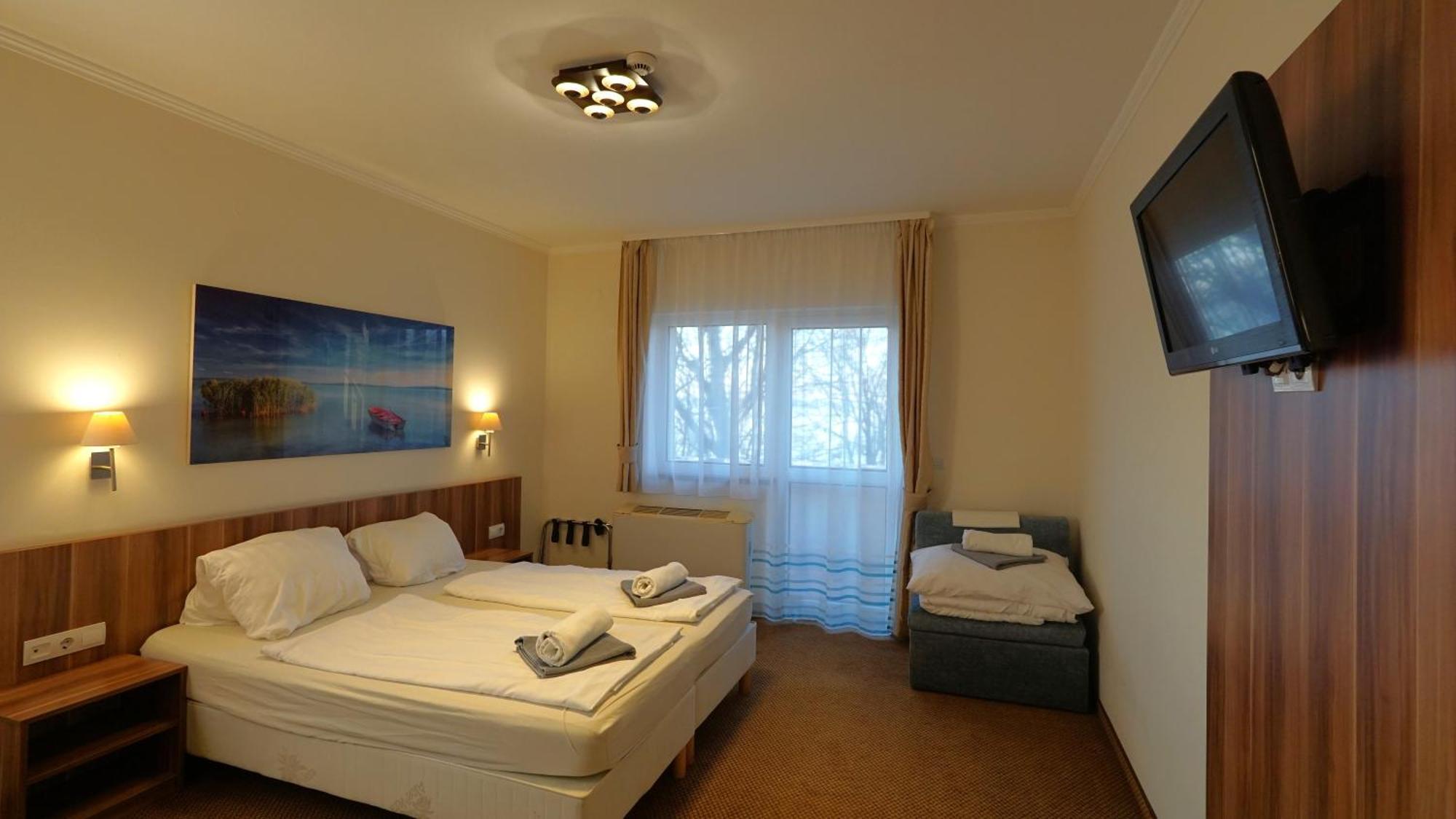 Balaton Colors Beach Hotel Siofok Ngoại thất bức ảnh