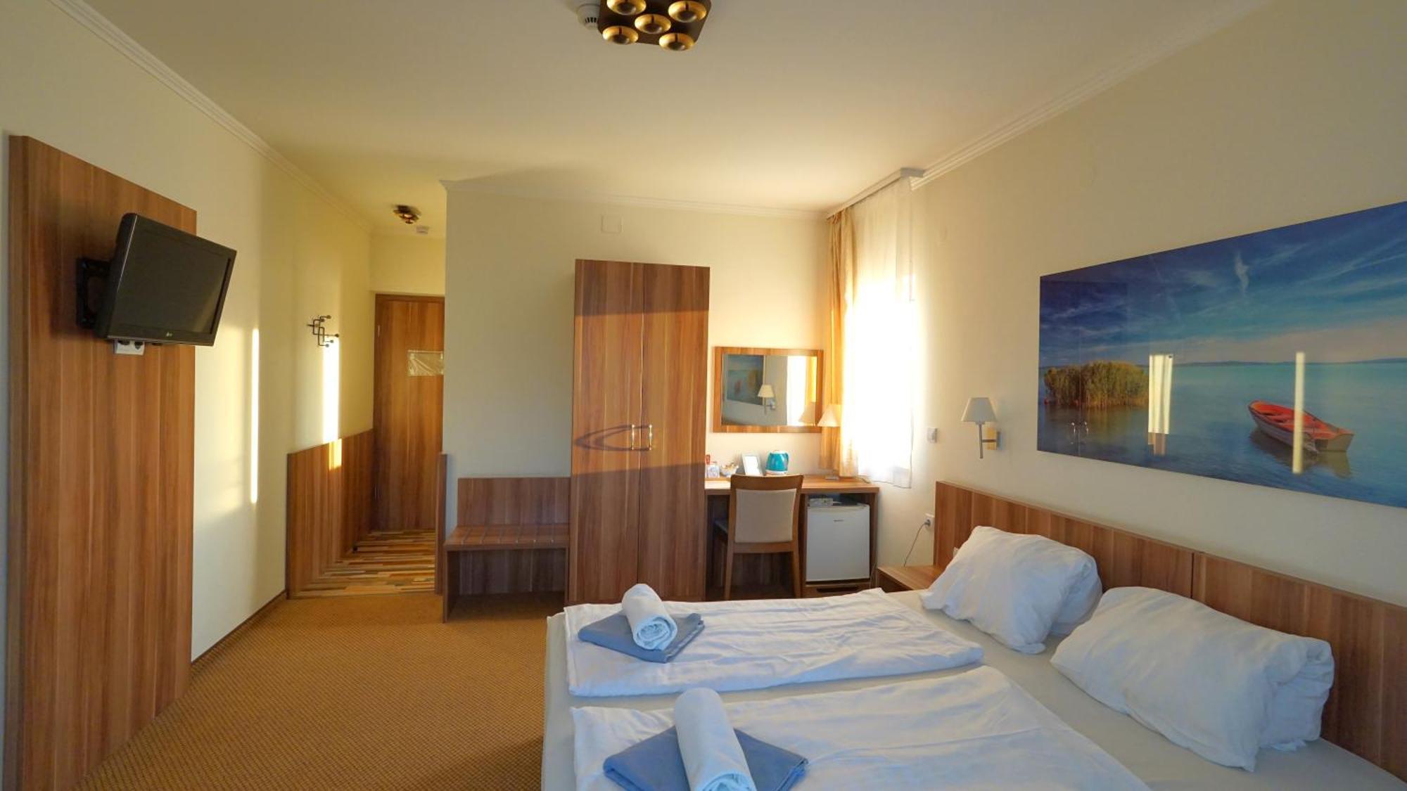 Balaton Colors Beach Hotel Siofok Ngoại thất bức ảnh