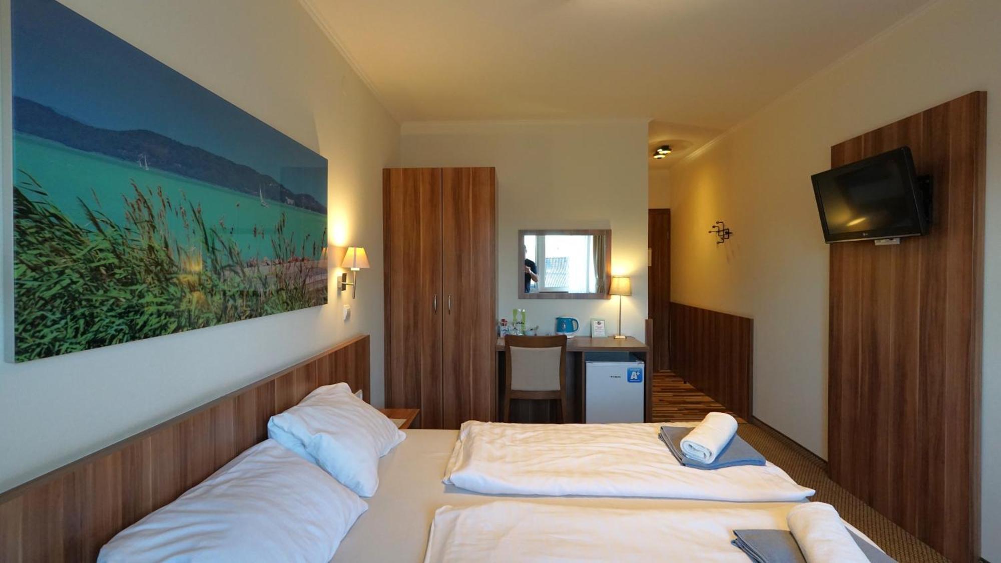Balaton Colors Beach Hotel Siofok Ngoại thất bức ảnh