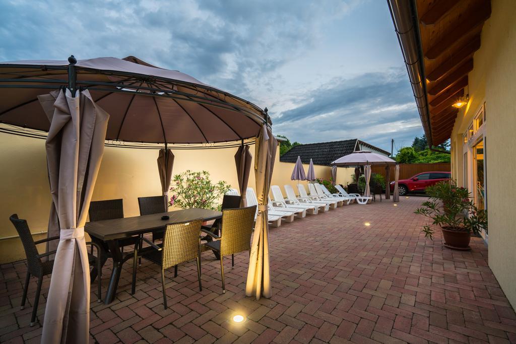 Balaton Colors Beach Hotel Siofok Ngoại thất bức ảnh