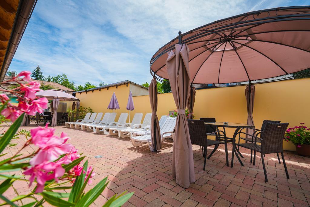 Balaton Colors Beach Hotel Siofok Ngoại thất bức ảnh